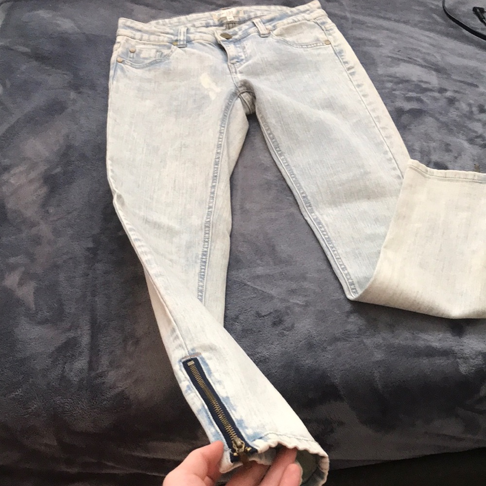 Acid Washed Jeans - Picture 3 of 5